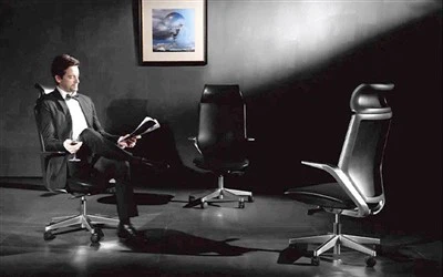 Vykdomoji pasukama pakreipta kėdė